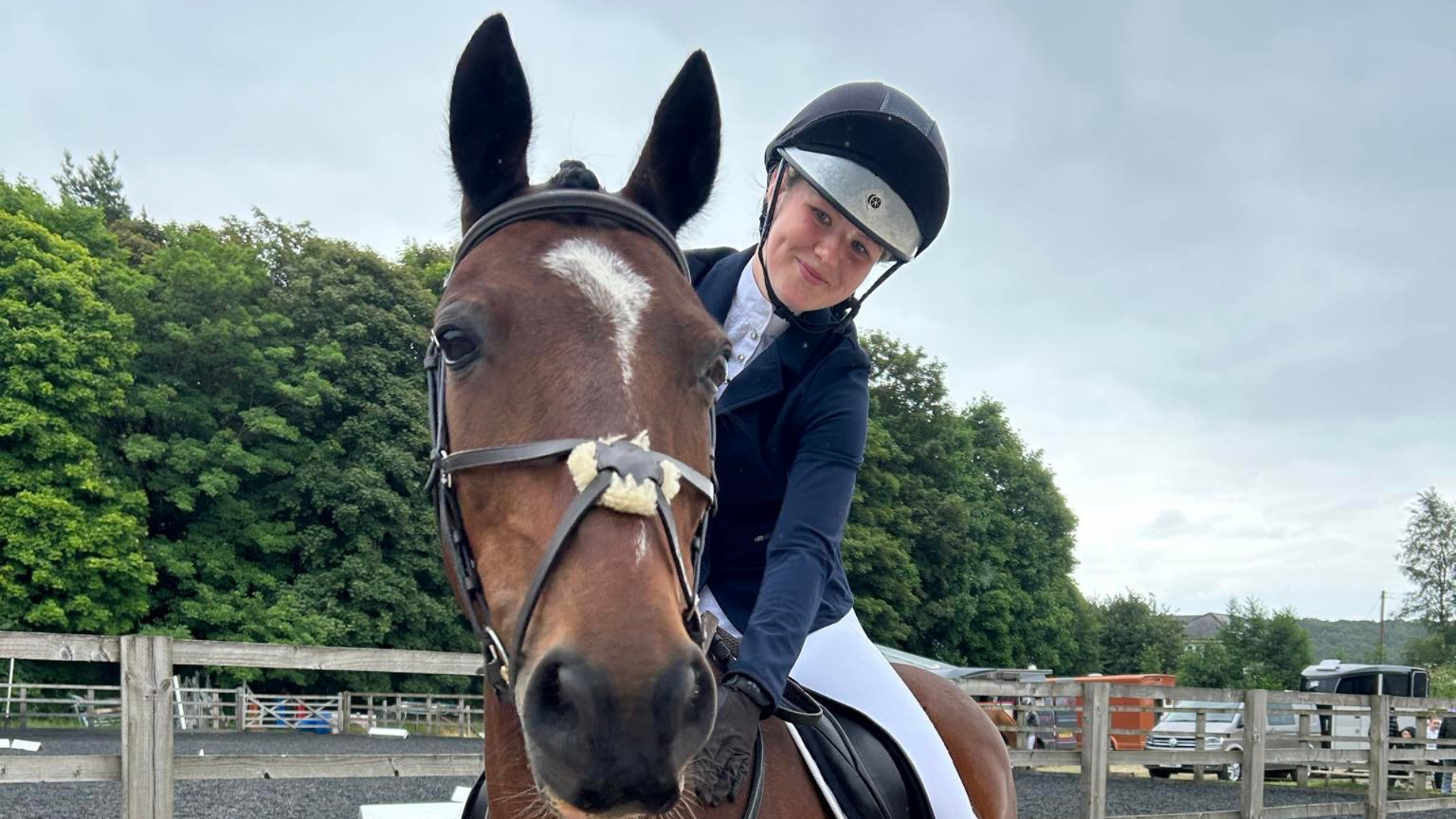 HE Equine Banner