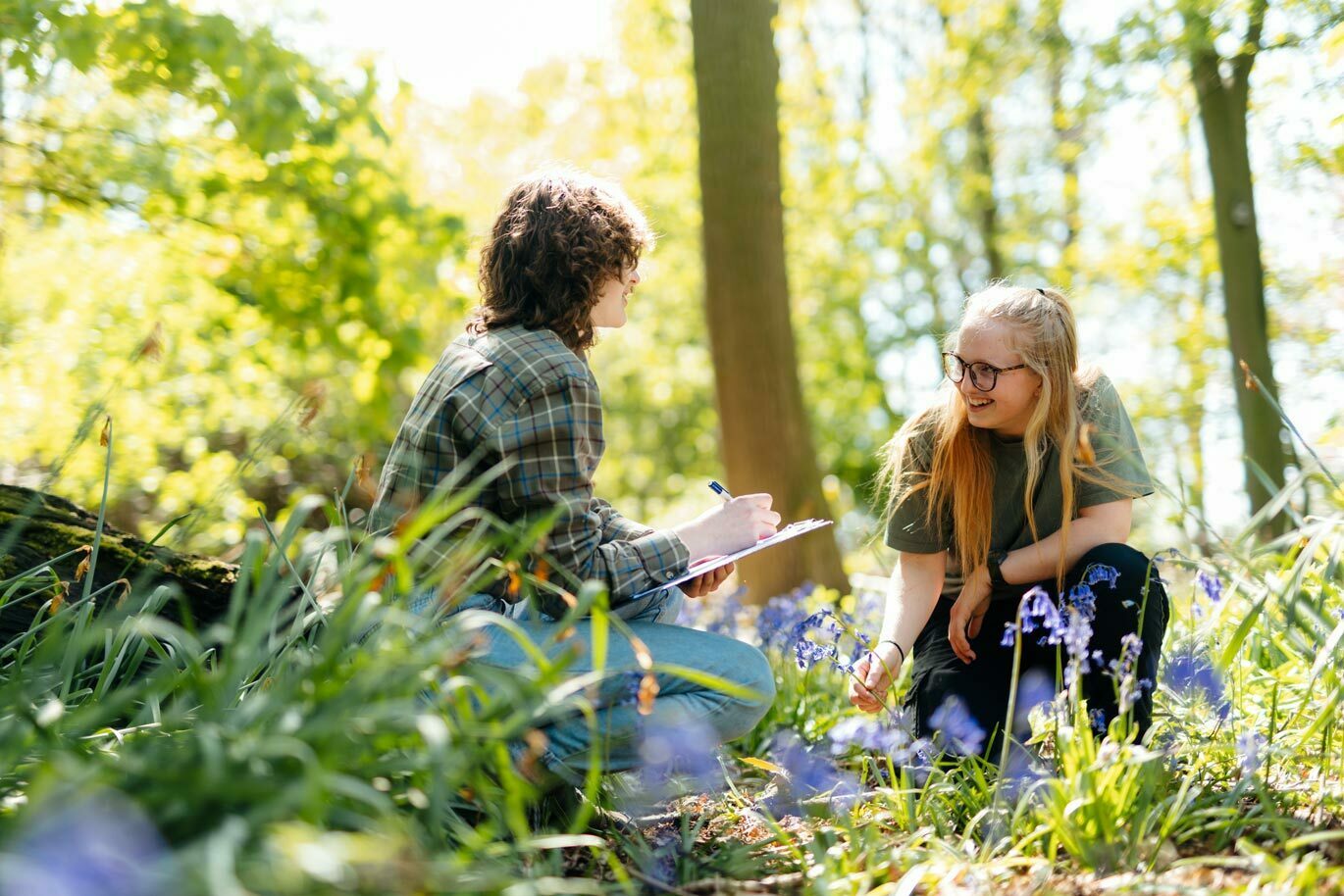 Country gallery Countryside students identifying flora and fauna