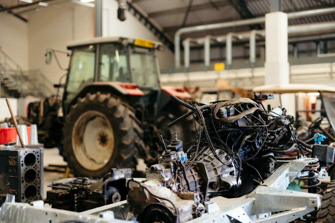 Engin gallery Land based equipment in Engineering workshop